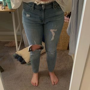 Light wash ripped gap skinny jeans